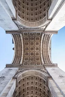Images Dated 17th December 2014: Arc de Triomphe Symmetry Roof Architecture Paris