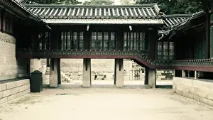 Arcaded passage in the courtyard of Daejojeon