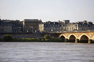Images Dated 10th July 2008: Arch bridge across a river, Pont De Pierre, Porte De Bourgogne, Garonne River, Bordeaux