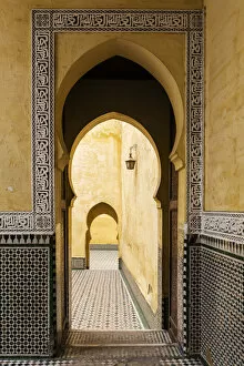 Islam Collection: Arches and mosaic tiling in Muslim mausoleum