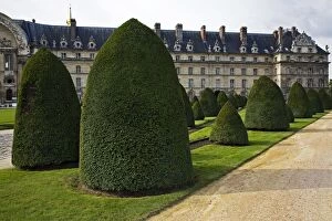 David Henderson Photography Gallery: architecture, building, bushes, day, europe, france, landscaping, les invalides, nobody