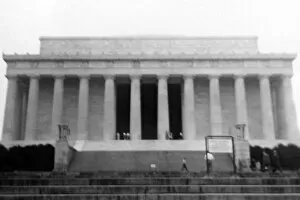 Images Dated 27th June 2002: archival, black & white, building, c, columns, historical, jefferson memorial, lincoln memorial
