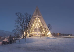 Images Dated 19th February 2012: Arctic Cathedral at night