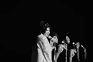 Huty25952 Prints: Aretha Franklin with The Sweet Inspirations, Live at The Philharmonic Hall