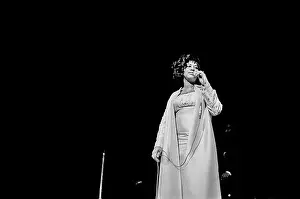 Huty25952 Prints: Aretha Franklin with The Sweet Inspirations, Live at The Philharmonic Hall
