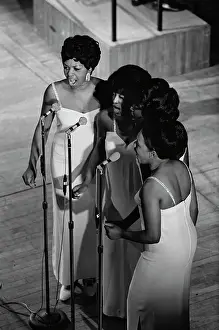 Huty25952 Prints: Aretha Franklin with The Sweet Inspirations, Live at The Philharmonic Hall