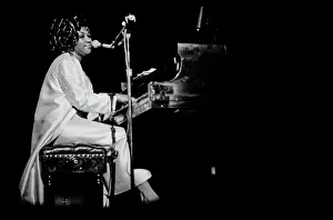 Huty25952 Prints: Aretha Franklin with The Sweet Inspirations, Live at The Philharmonic Hall