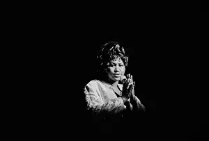 Huty25952 Prints: Aretha Franklin with The Sweet Inspirations, Live at The Philharmonic Hall