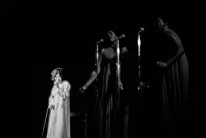 Huty25952 Prints: Aretha Franklin with The Sweet Inspirations, Live at The Philharmonic Hall