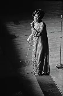 Huty25952 Prints: Aretha Franklin with The Sweet Inspirations, Live at The Philharmonic Hall