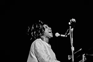Huty25952 Prints: Aretha Franklin with The Sweet Inspirations, Live at The Philharmonic Hall