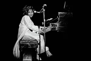 Huty25952 Prints: Aretha Franklin with The Sweet Inspirations, Live at The Philharmonic Hall