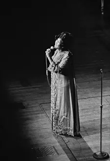 Huty25952 Prints: Aretha Franklin with The Sweet Inspirations, Live at The Philharmonic Hall