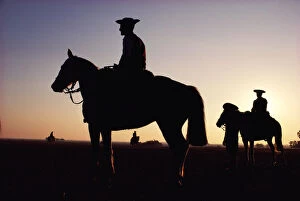 Images Dated 16th April 2016: Argentina, horsemen in landscape, silhouette, sunset