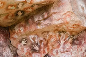 Landscapes Collection: Argentina, Rio Pinturas, Cueva de los Manos, imprints of human hands on rock