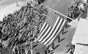 5th Avenue Prints: Army Men and Women Marching