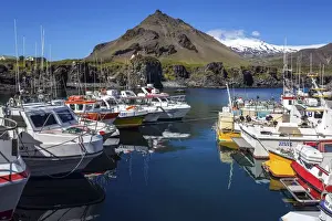 Arnarstapi harbour, behind Stapafell mountain and Snaefelljoekull glacier, Arnarstapi