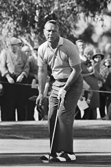 Arnold Palmer Watching his Putt