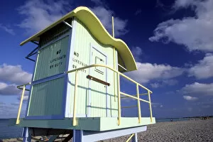 Images Dated 13th August 2016: Art deco lifeguard station, Miami, South Beach, FL