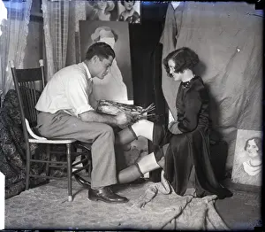 Artist Paints Girl'S Knees (Sgambati)