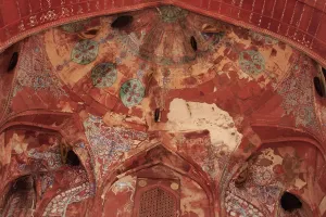 Images Dated 4th May 2012: Detail of artwork inside dome of Buland Darwaza