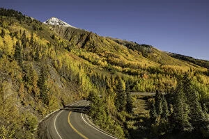 Images Dated 24th September 2016: Aspen trees and Million Dollar Highway near Crystal Lake, Ouray, Colorado, USA