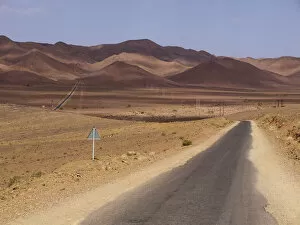 Images Dated 16th September 2011: Asphalt road in the Draa Valley, near Tazenakht, Morocco, North Africa, Africa
