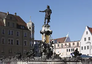 Fountain Prints: Augustusbrunnen fountain on the town hall square
