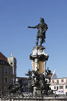 Statuary Prints: Augustusbrunnen fountain on the town hall square