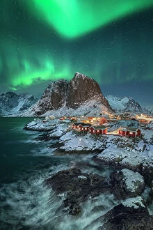 Northern Lights: A Dance of Colours Collection: Aurora boreale ad Hamnoy (Lofoten)