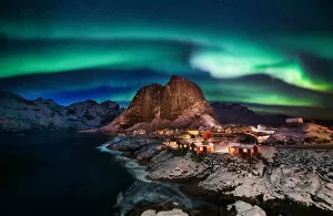 Calm Gallery: Aurora borealis over Hamnoy in Norway