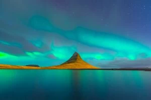 Images Dated 28th October 2013: Aurora borealis over Kirkjufell