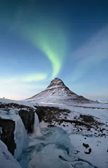 Images Dated 6th March 2017: Aurora Borealis over Kirkjufell