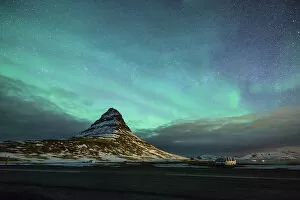 Images Dated 9th March 2016: Aurora borealis over Mount Kirkjufell