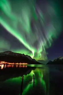 Images Dated 6th October 2015: Aurora night