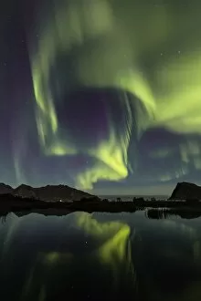 Images Dated 20th September 2016: Auroras over the lake