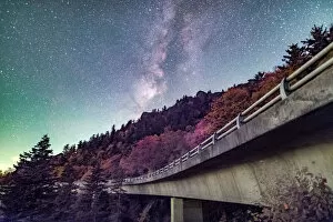 Images Dated 16th October 2017: Autumn Glow at the Linn Cove Viaduct