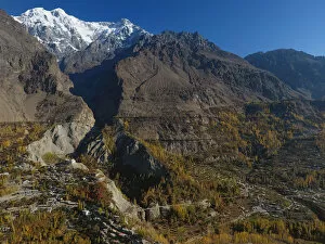 Images Dated 29th October 2016: Autumn in Karimabad, Hunza, Pakistan