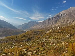 Images Dated 30th October 2016: Autumn in Karimabad, Hunza, Pakistan