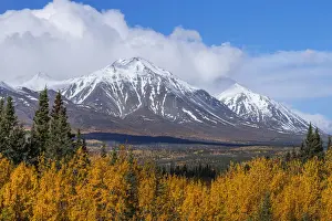 Autumn scenic along the Alaska Highway, Kluane National Park, St. Elias Mountains, Yukon Territory, Canada