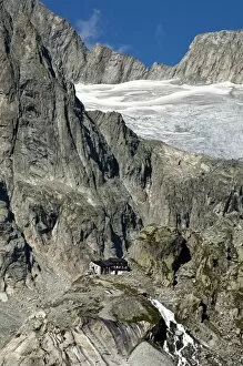 Baechlital Hut in front of the Baechli Glacier, Baechli Valley, Bernese Alps, Switzerland, Europe