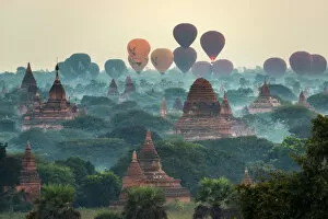 Images Dated 22nd December 2016: Bagan, balloons starter flying over ancient temples