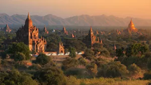 Images Dated 30th December 2012: Bagan Temple in sunrise
