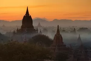 Images Dated 1st January 2013: Bagan Temple in sunrise