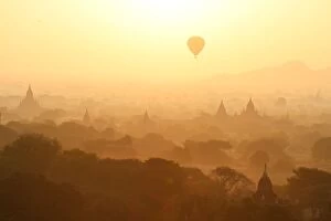 Images Dated 16th January 2016: Balloons in the air around Old Bagan, Myanmar