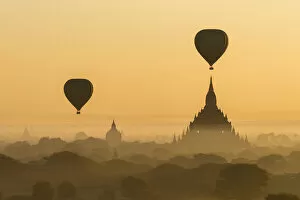 Images Dated 13th December 2013: Balloons over Bagan