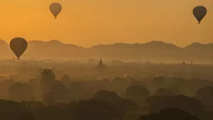 Images Dated 17th December 2014: Balloons flying over Bagan, Myanmar