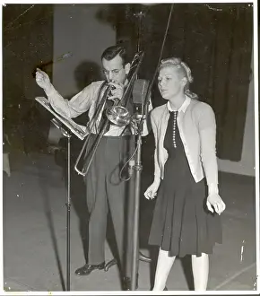 Bandleader Prints: Bandleader Glenn Miller and Marion Hutton