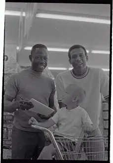 Hank Aaron Prints: Baseball Greats Signing Autograph for Tot in Shopping Cart