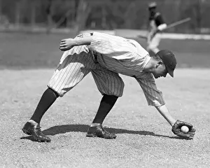 San Antonio Prints: Baseball Player Fielding In Left Field